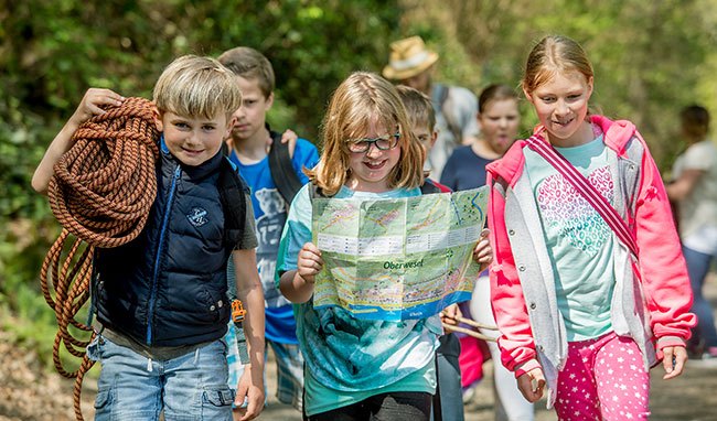 Kinder beim Wandern