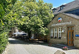 Blick auf die Jugendherberge Burg Lichtenberg.