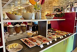 Frühstücks-Büfett  der Jugendherberge Altleiningen