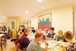 Schulklasse im Restaurant der Jugendherberge Bad Marienberg