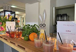 Begrüßungs-Getränke im Bistro der Jugendherberge Dreisbach