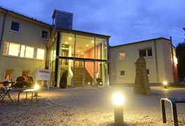 Jugendherberge Hochspeyer bei Nacht