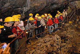 Schulklasse im Steinkaulenberg nahe der Jugendherberge Idar-Oberstein