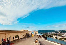 Auengelnde der Jugendherberge Koblenz