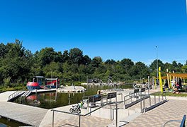 Wasserspielplatz mit vielen Attraktionen