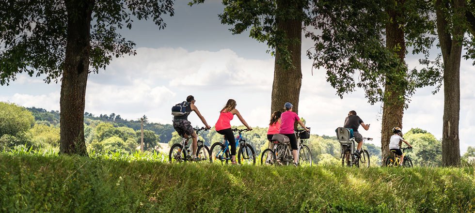 Fahrradfahren. Ab in die Jugendherberge.