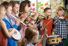 Schulklasse bei der Musikprobe