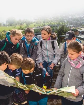 Schulklasse auf Entdeckungstour bei den Jugendherbergen - Klassenfahrt